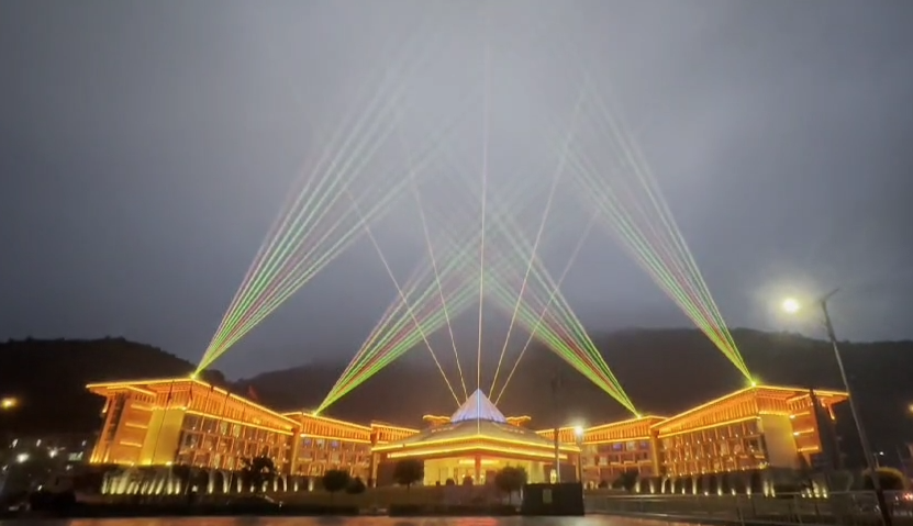 7.新疆五星级酒店激光地标.png